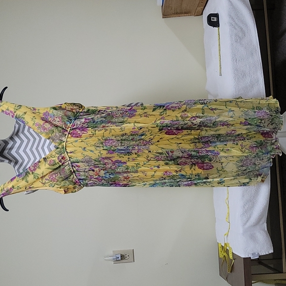 Dress - Picture 2 of 3